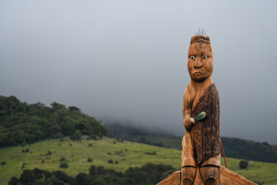 The tekoteko on Ōnuku Marae and dark clouds looming