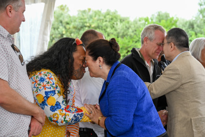 Hongi and harirū
