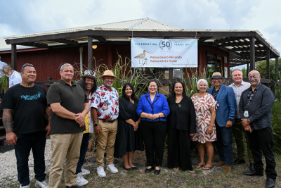 Dame Cindy with members of Ngāti Pāoa