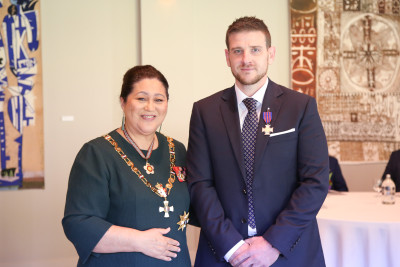 Mr Ross Tomlinson, of Auckland, New Zealand Bravery Decoration for an act of exceptional bravery in a situation of danger 