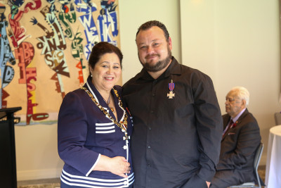 Mr Jonathan Curreen, of Auckland, New Zealand Bravery Decoration for an act of exceptional bravery in a situation of danger
