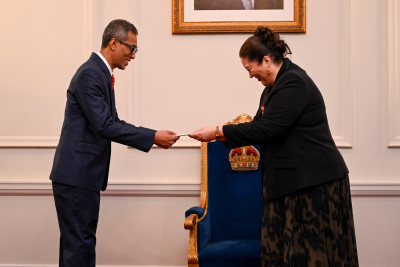 HE Mr Mohamed Luveiz, High Commissioner of Maldives presenting his credentials to Dame Cindy