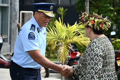 Dame Cindy greeting Cook Islands Police Commissioner Teokotai Joseph