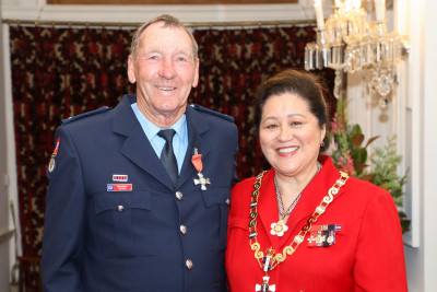 Mr Ron Ealam, of Oxford, MNZM for services to Search and Rescue