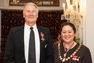 Mr Murray Mexted, of Mount Maunganui, ONZM for services to rugby 