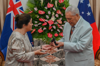 Dame Cindy presenting a gift to His Highness