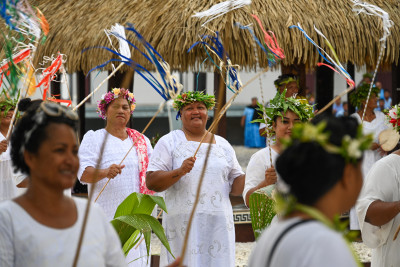 The welcoming party perform for Their Excellencies