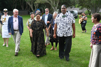 Aperahama Edwards escorting Dame Cindy and Dr Davies to the Iwi Chairs Reception