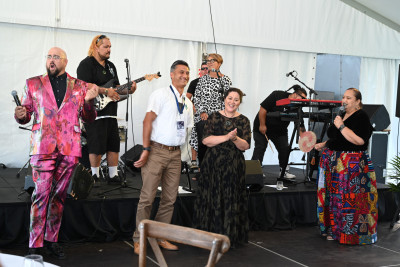 Dame Cindy with Bayden Barber (Ngati Kahungungu) and MCs Luke Bird and Marcia Hopa leading the singing of waiata