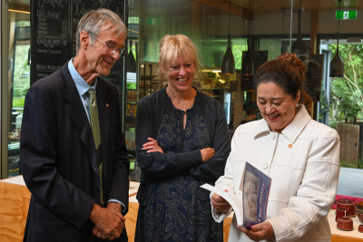 Landscape photographer Craig Potton and Toni MacKinnon, Director of the Suter Gallery, present Dame Cindy with a gift