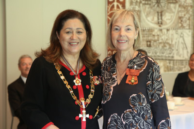 Mrs Lyn Lloyd, of Auckland, ONZM for services to renal nutrition