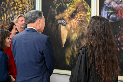 General Secretary and President Tô Lâm admires Fiona Pardington's work