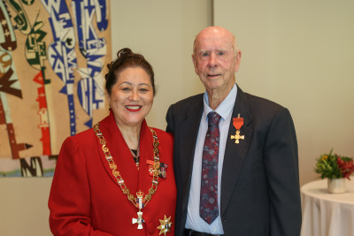 Mr Russell Lowe, of Te Puke, ONZM for services to horticulture and the kiwifruit industry