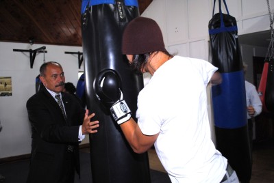 The Governor-General helps out at The Mill Gym in Kerikeri.