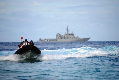 The Governor-General arrives at Nukunonu Atoll onboard a RNZN RHIB.