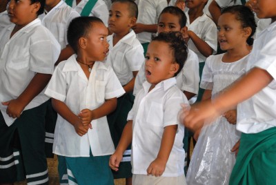 Matiti School children perform for Sir Jerry Mateparae.