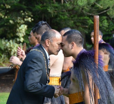 The Governor-General, Lt Gen The Rt Hon Sir Jerry Mateparae greets a member of the cultural party.
