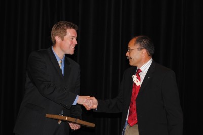 Sir Jerry Mateparae presents his gift to Dan Reddiex, Rector of King's High School.